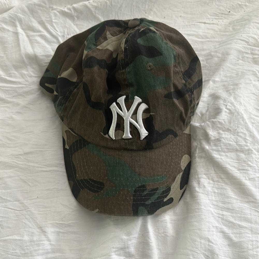 Yankees Camouflage Baseball Cap with Budweiser Logo